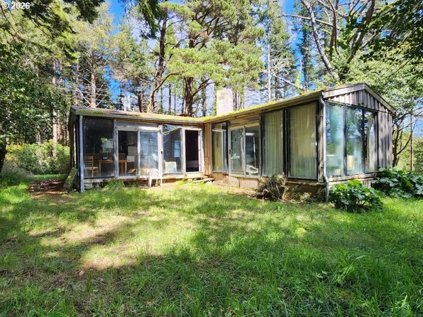 93204 Cemetery Loop Rd, Port Orford, OR 97465