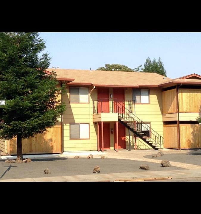 2nd image of 555 E 1st Ave APT 1