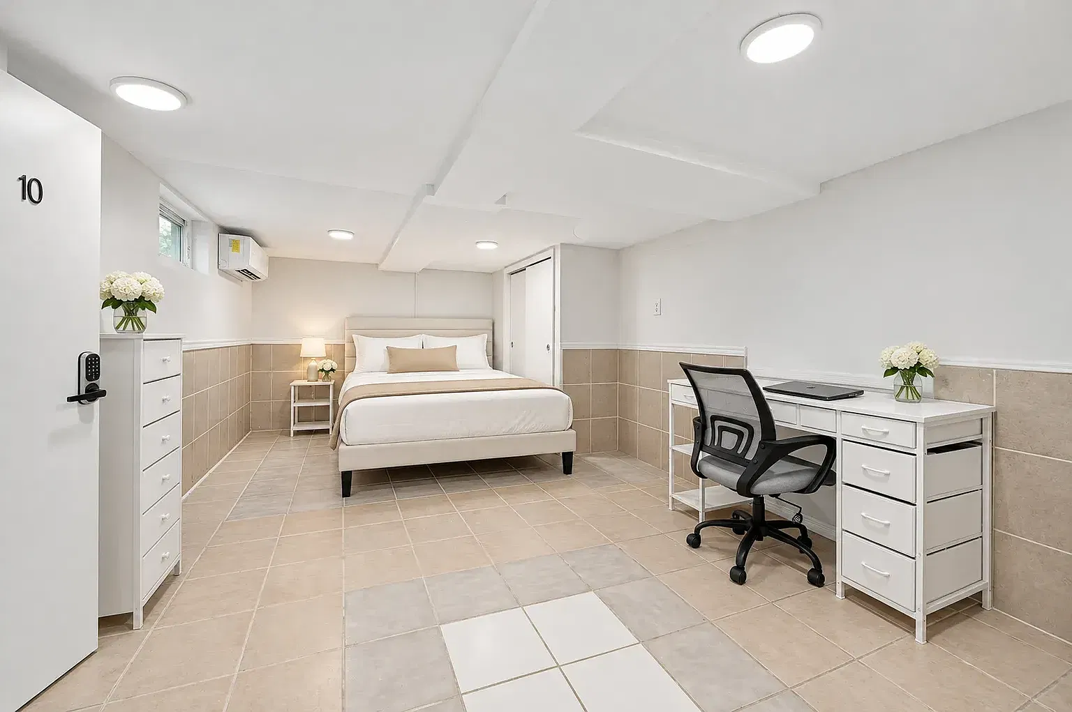 5 bed, 2614 sqft, $950 — Photo 2