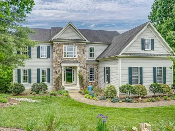 3585 Glasgow Ln, Keswick, VA 22947