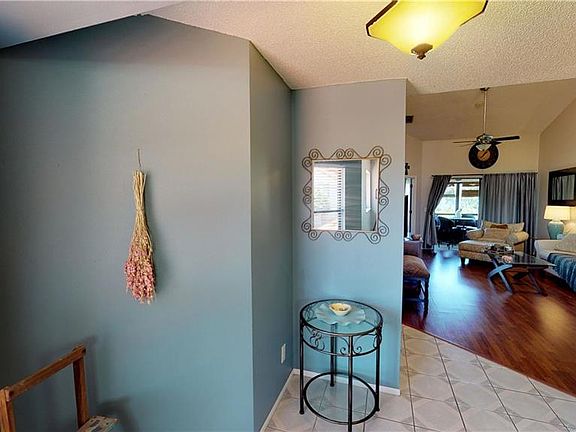 3rd image of 714 Magnolia Pl