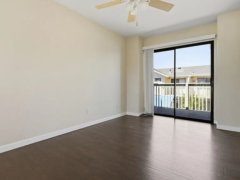498B Beck St — Photo 16
