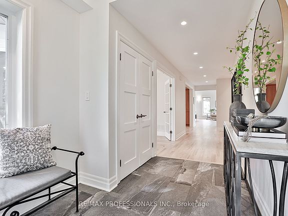 4th image of 11 Cranleigh Ct