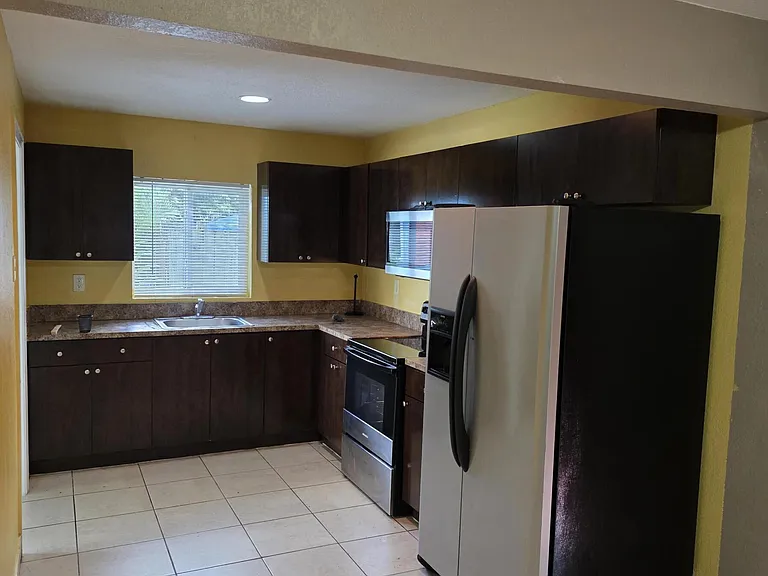 313 SW 80th Ave — Photo 9