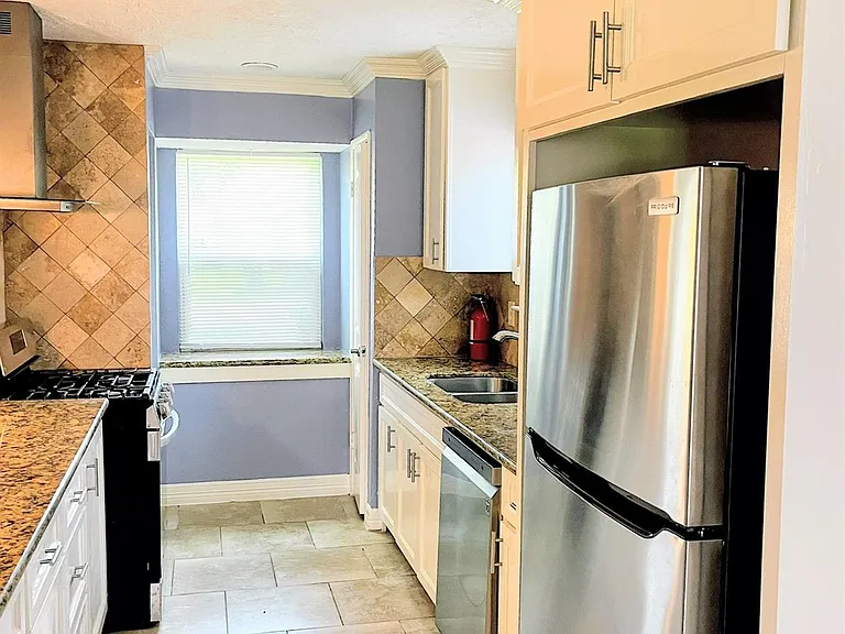 12418 Plumbrook Dr — Photo 4