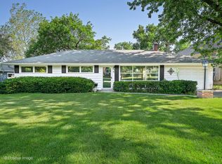 815 Countryside Dr, Wheaton, IL 60187