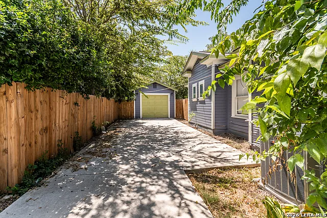 3 bed, 2.0 bath, 1798 sqft, $2,750 — Photo 3