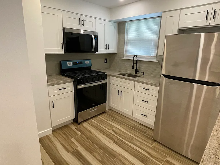 9405 Kirkwood Rd — Photo 5