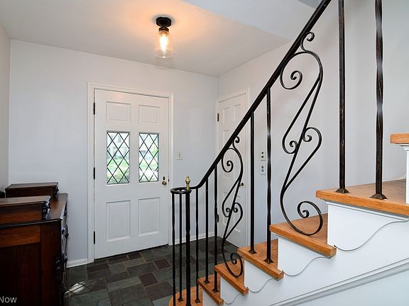 3rd image of 1531 Kew Rd
