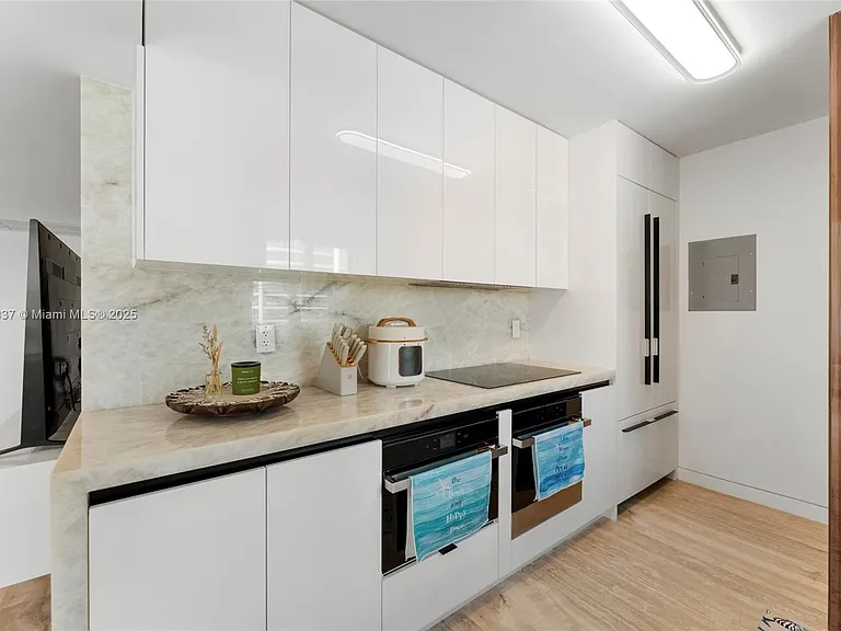 5900 Collins Ave #604 — Photo 17