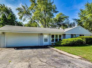 7 Susan Dr, Mount Prospect, IL 60056