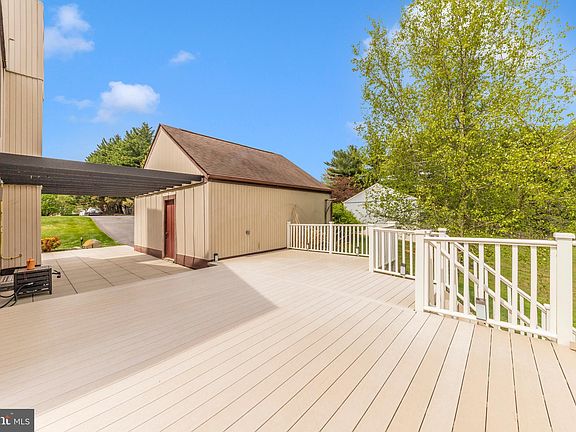 4th image of 2733 Loch Haven Dr