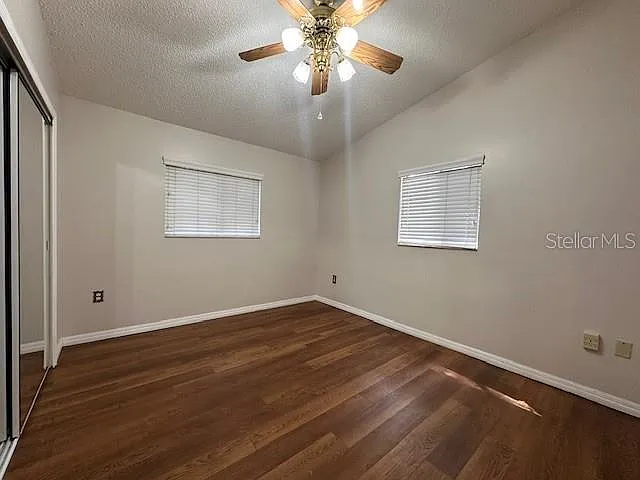 542 E Caroline St — Photo 4