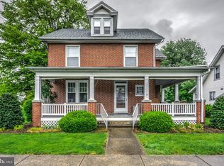 131 W Broad St, New Holland, PA 17557