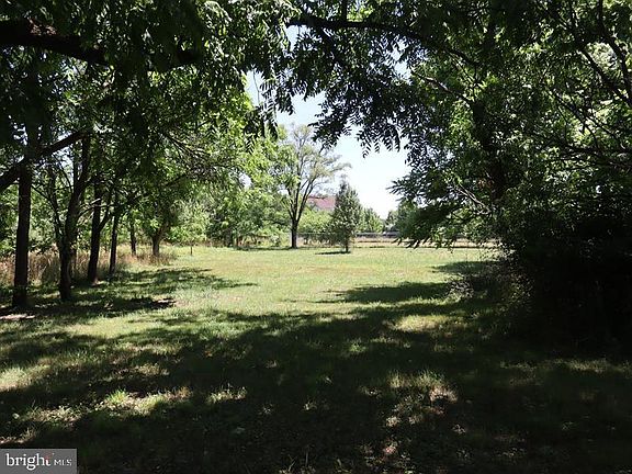 4th image of 65 Louis Dr