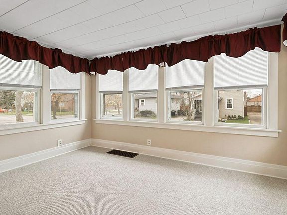 3rd image of 204 Hazeltine Tonawanda Town #1