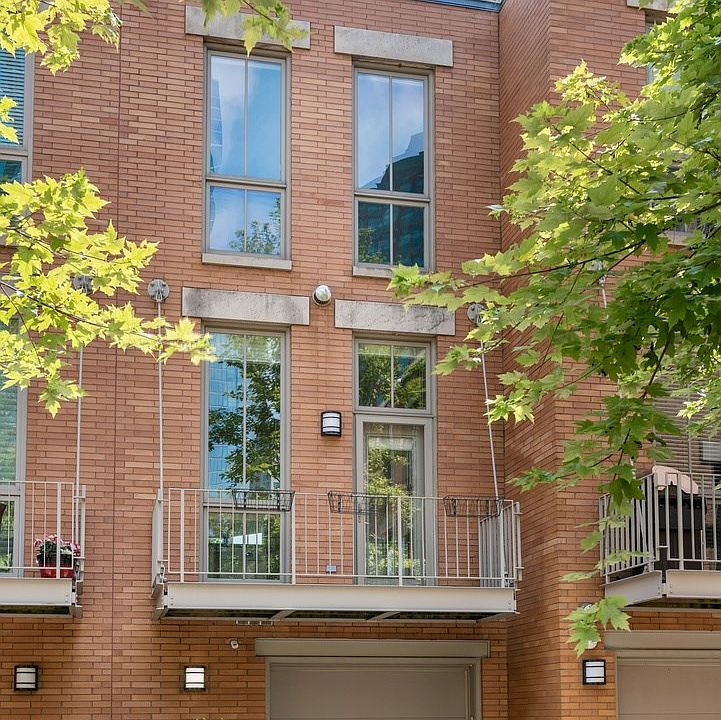 1st image of 456 E North Water St #D