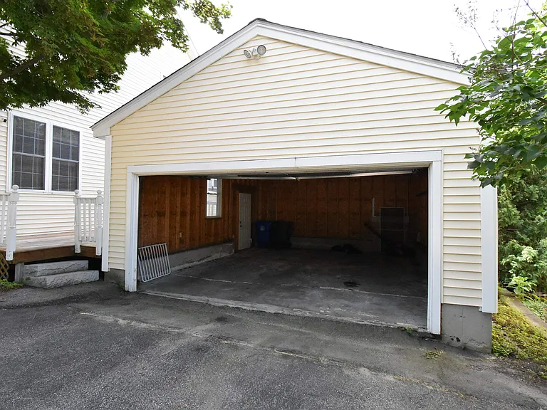 2246 Elm St — Photo 17
