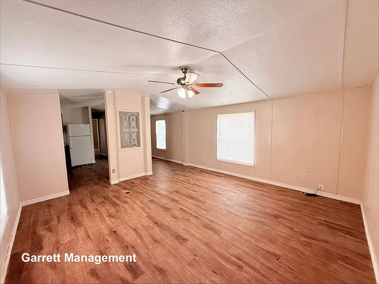 916 Iroquois Dr — Photo 5