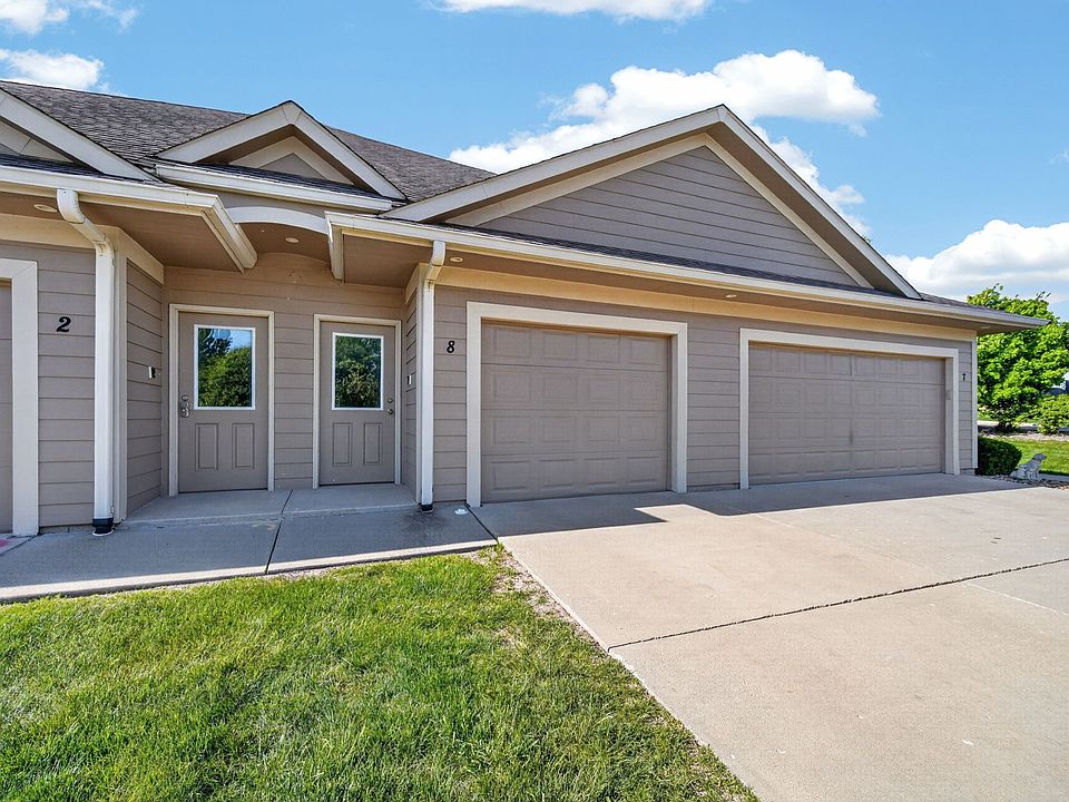 1st image of 2702 NE Oak Dr Unit 8