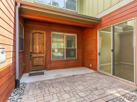 5th image of 304 Zennia St