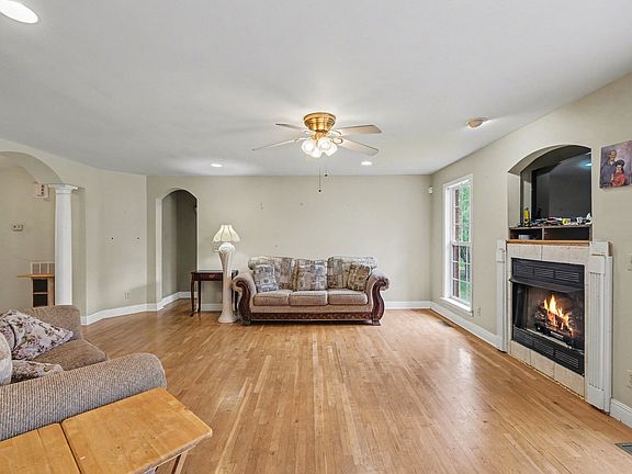 5th image of 1677 Center Star Rd