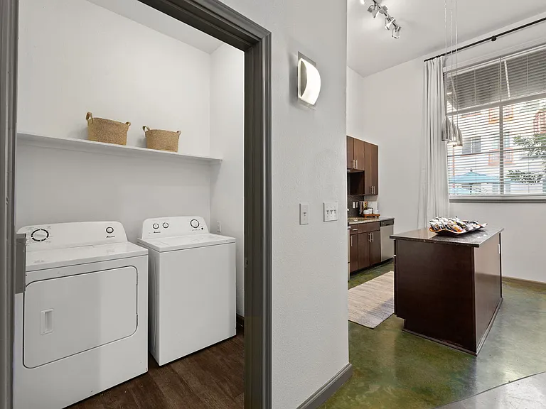 Elle West Ave — Photo 17