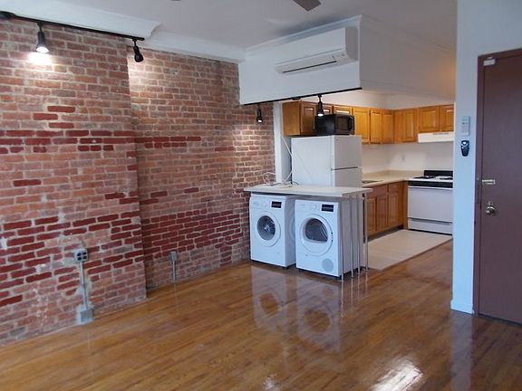 2nd image of 712 Washington Ave APT 1A
