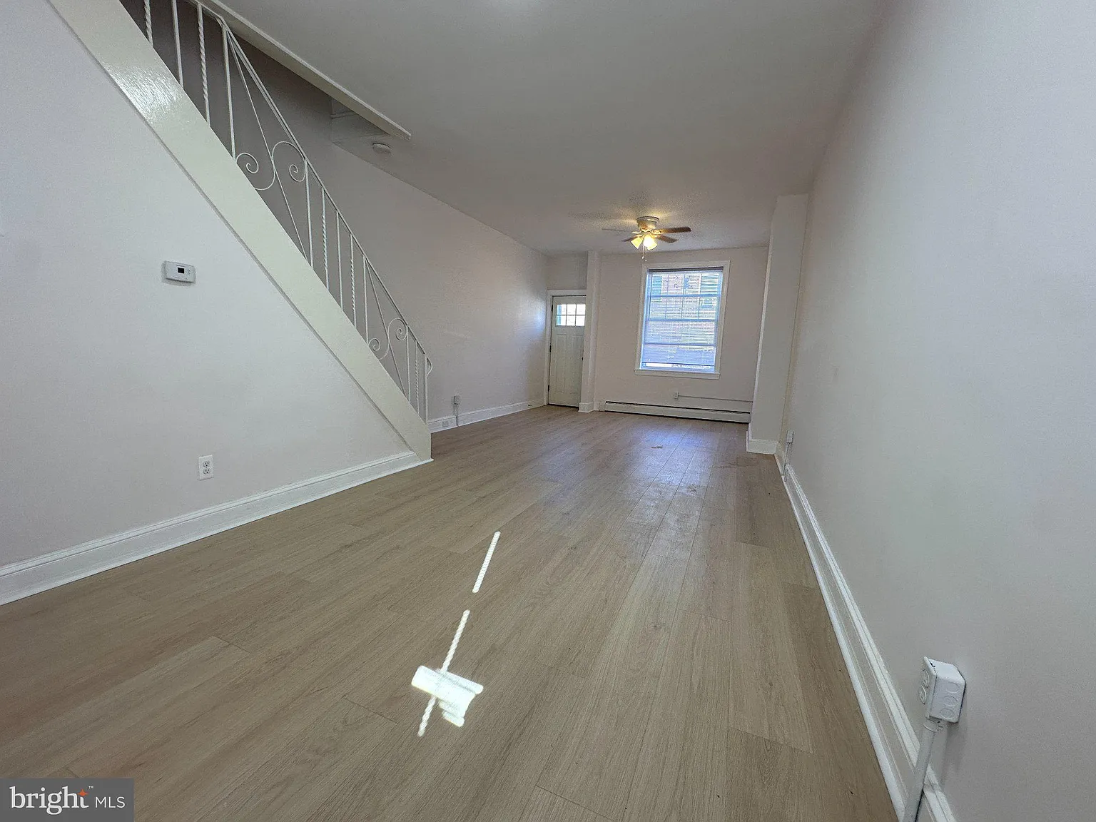 3 bed, 1.0 bath, 1000 sqft, $1,800 — Photo 3