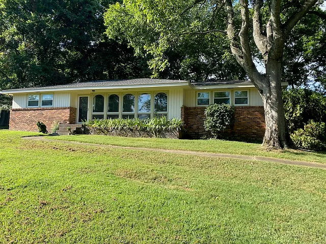3 bed, 1.5 bath, 1532 sqft, $2,300 — Photo 1