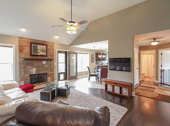 4th image of 957 Ernest Stewart Dr