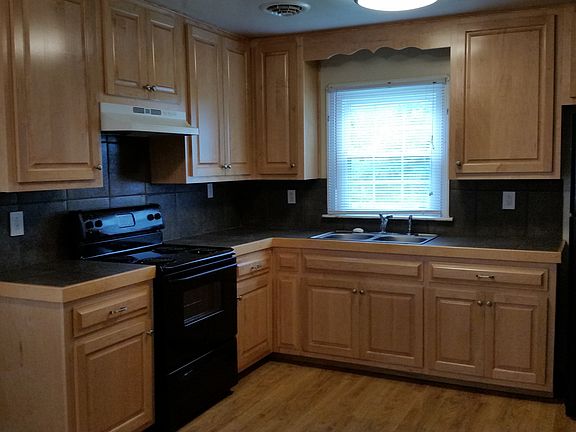 Kitchen- can fit dinnette table/chairs