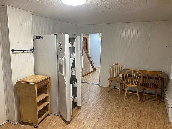 Kitchen looking right