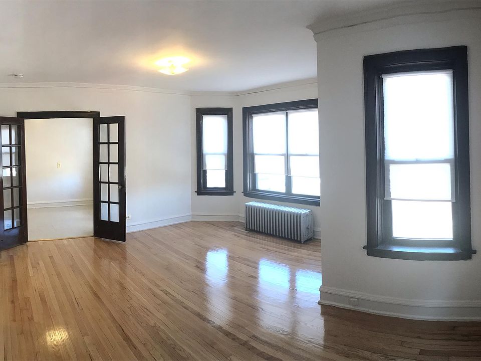 2nd image of 1641 W 83rd St APT 210