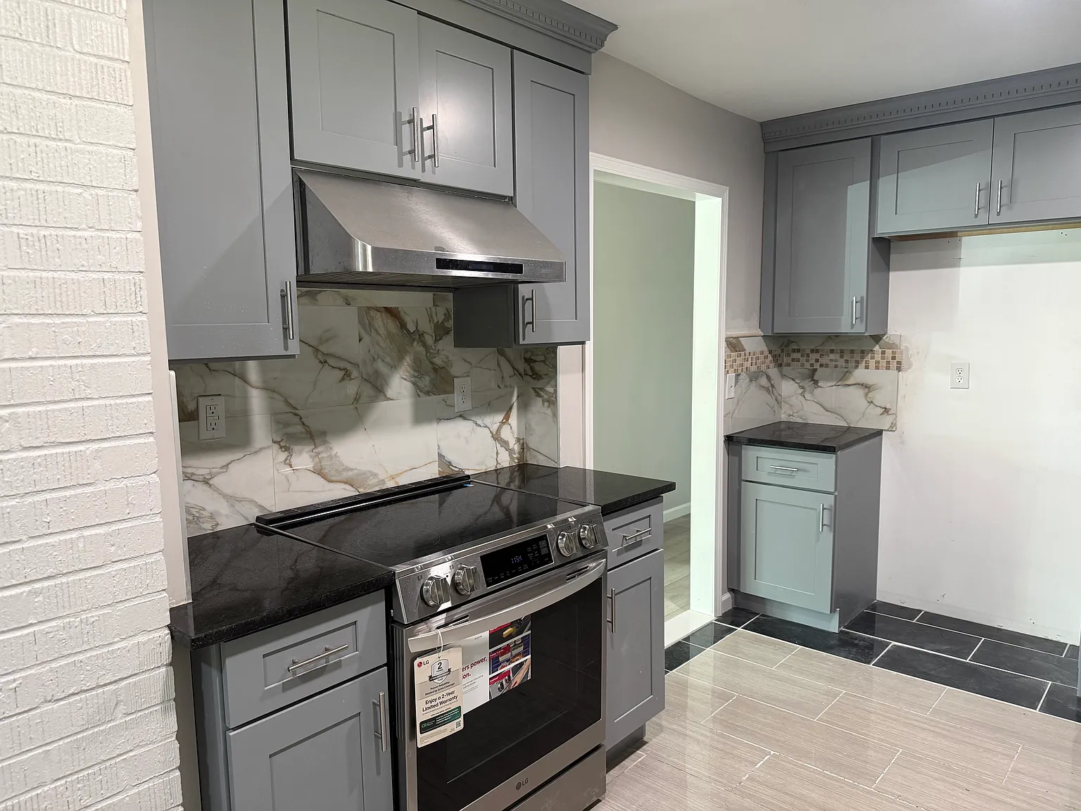 5 bed, 2212 sqft, $3,200 — Photo 3