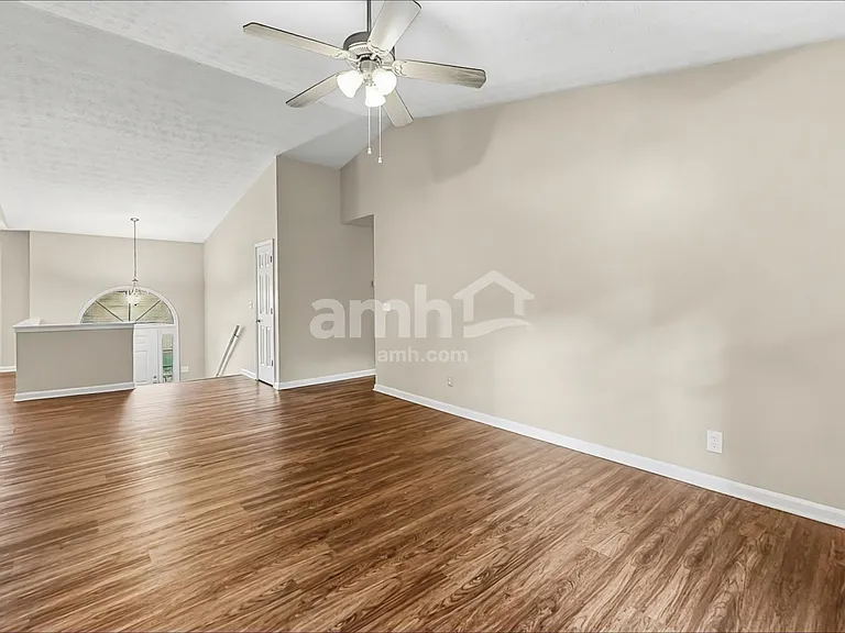1500 Chalet Cir — Photo 6