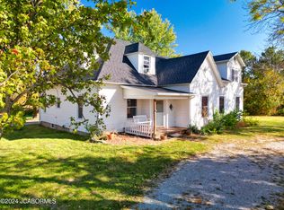 6591 E Schooler Rd, Centralia, MO 65240