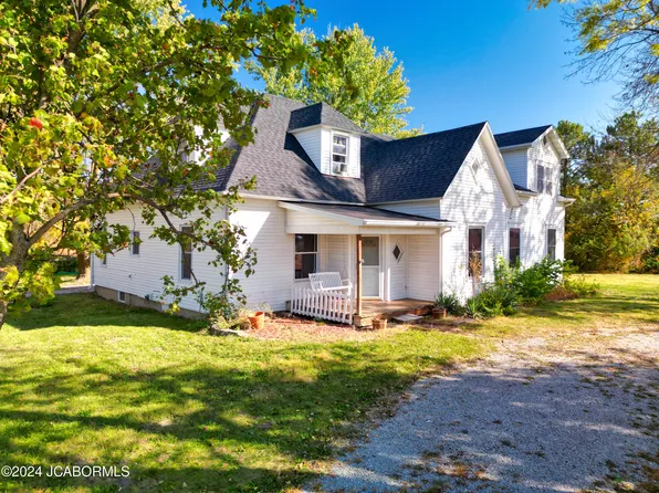 6591 E Schooler Rd, Centralia, MO 65240