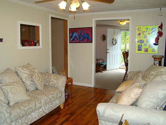 4th image of 212 Casey Ln