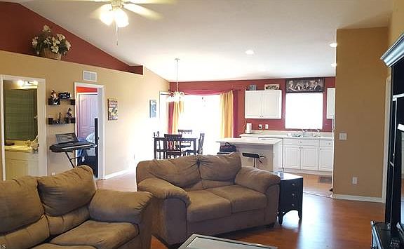 5th image of 2525 NE 2nd Ave