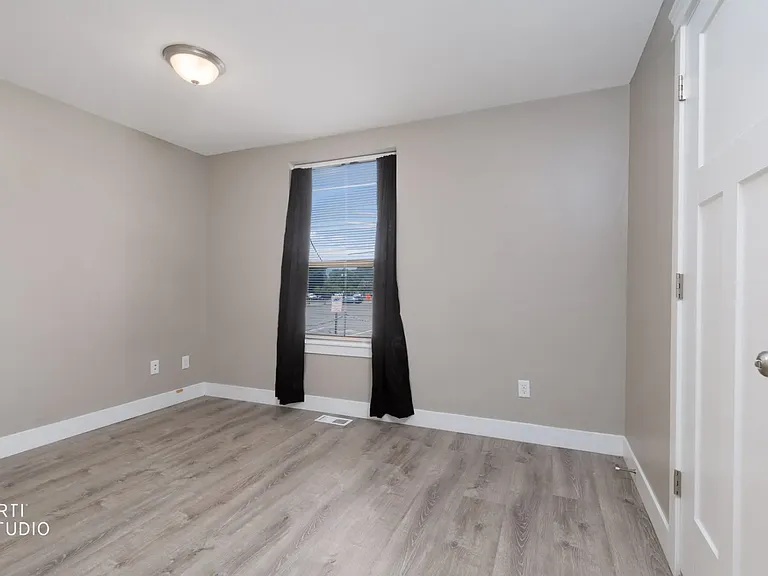 265 S Poplar Ct #F — Photo 2
