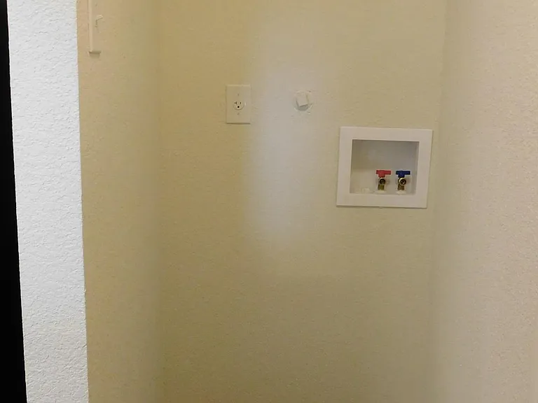 1511 Justin Loop #A — Photo 5