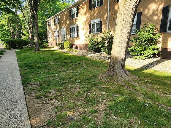 2nd image of 10 Somerset Drive #26K