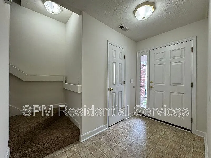 3 bed, 2.5 bath, 1444 sqft, $1,695 — Photo 3