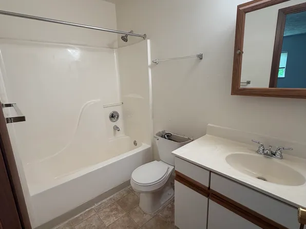3481 Beaujardin Dr APT B, Lansing, MI 48910