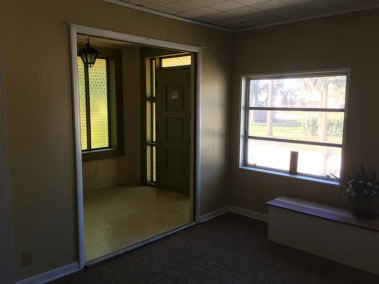 241 NE Tuscawilla Ave — Photo 3