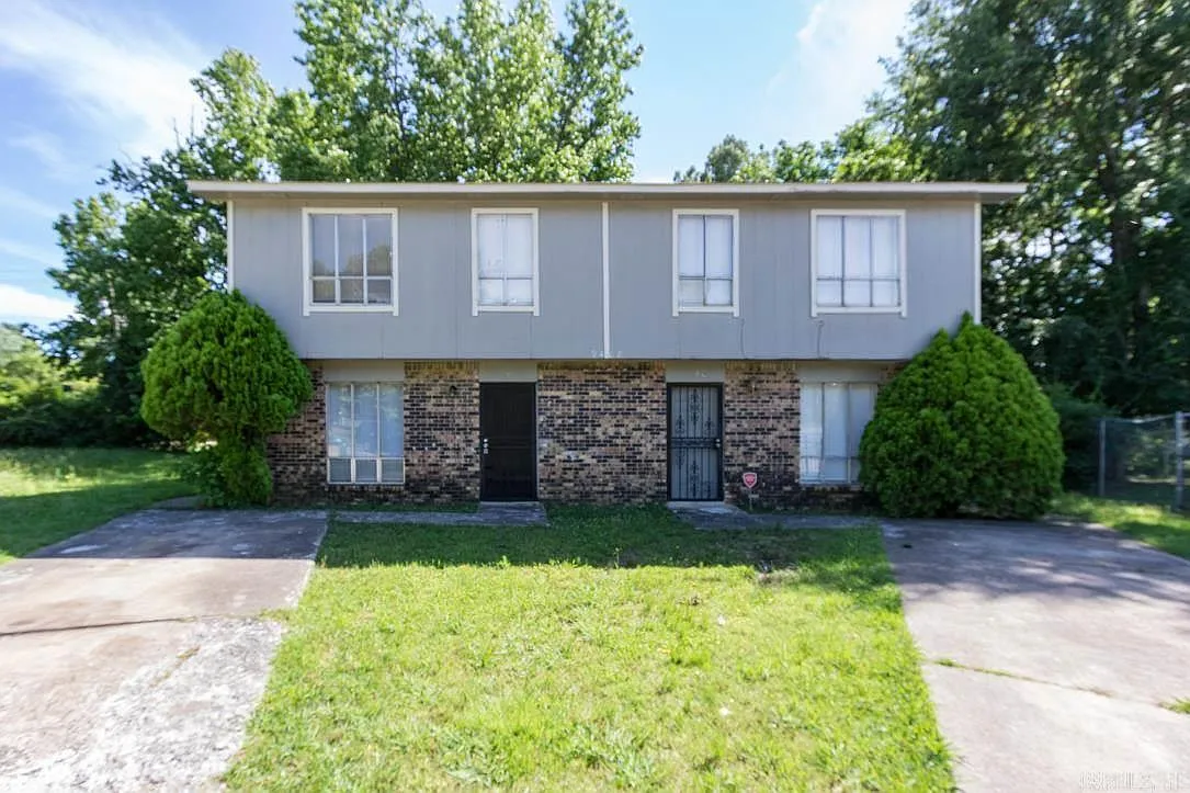 3 bed, 1.5 bath, 1000 sqft, $825 — Photo 1