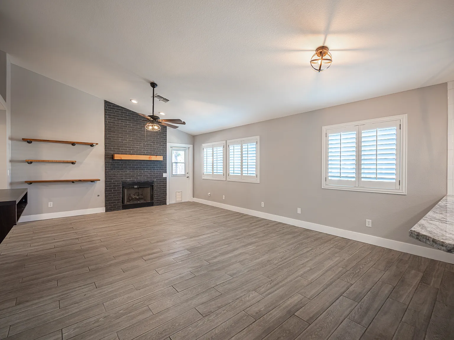 2 bed, 1244 sqft, $2,050 — Photo 3