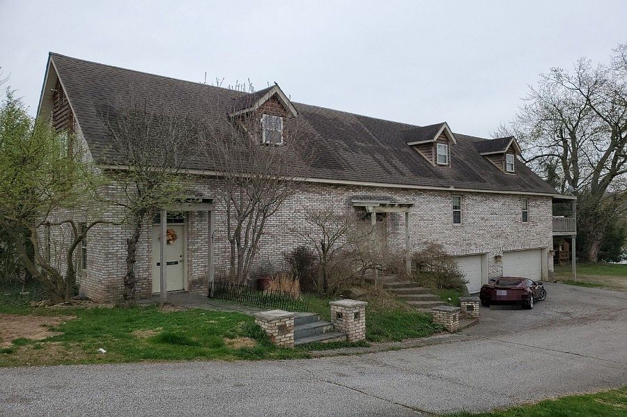 2nd image of 407 1/2 W Virginia Ave