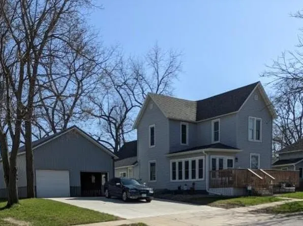 210 E Henry St, Le Roy, MN 55951